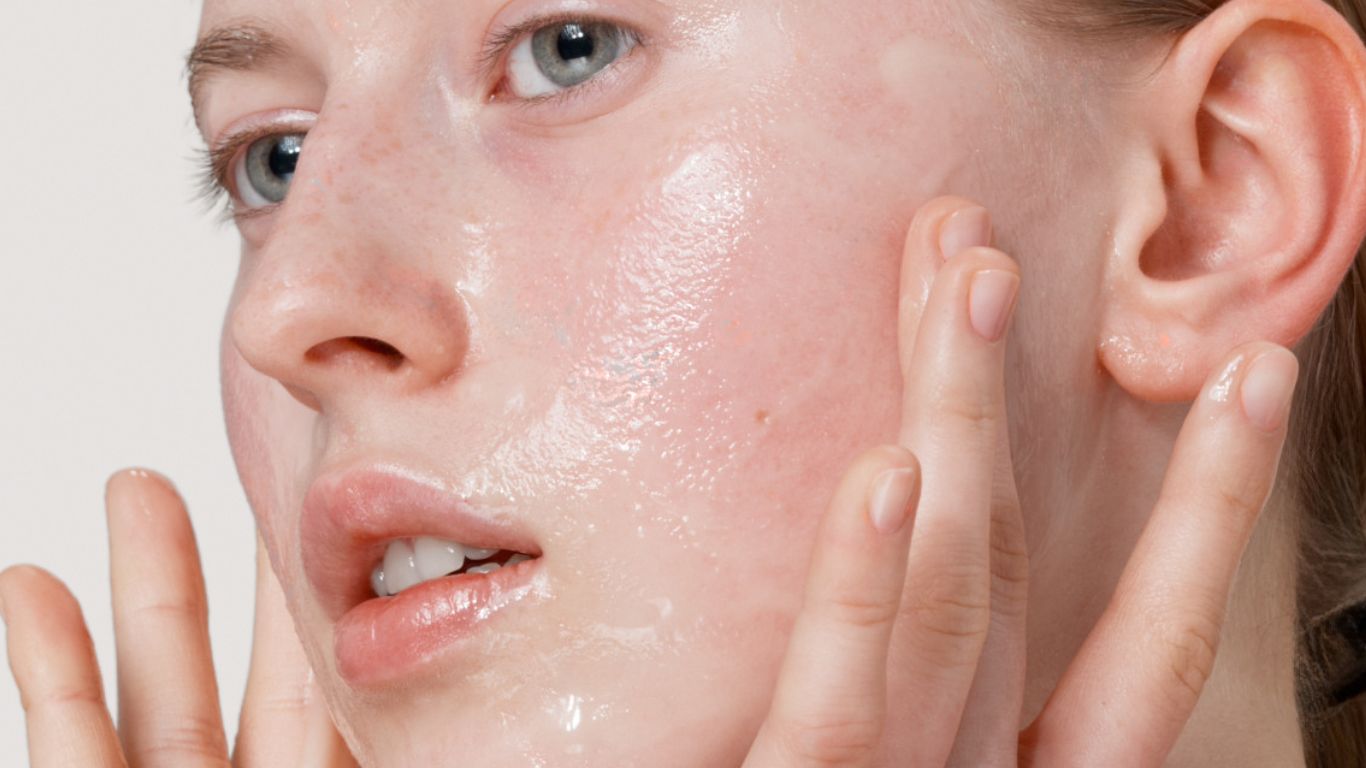 Nakładanie kosmetyków na twarz